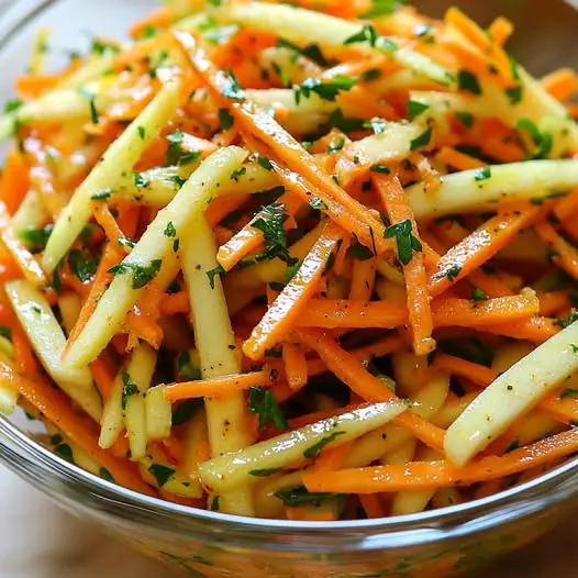 Ensalada de Zanahoria Rallada con Manzana Verde y Perejil