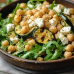 Ensalada Rústica de Garbanzos, Calabacín a la Plancha y Queso Feta