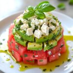Tartar de Sandía, Aguacate y Queso Feta con Aceite de Albahaca: Una Sinfonía de Frescura y Elegancia en tu Mesa