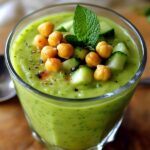 Gazpacho Verde de Pepino, Aguacate y Hierbabuena con Crujiente de Garbanzos