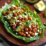 Wraps de Lechuga con Garbanzos Crujientes, Aguacate y Queso Feta