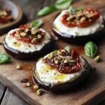 Mini Pizzas de Berenjena con Tomate Seco, Burrata y Pistachos