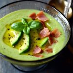 Gazpacho de Aguacate y Pepino con Crujiente de Jamón