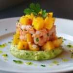 Tartar de Gambas y Mango sobre Crema Fría de Aguacate