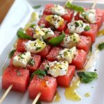 Brochetas de Sandía, Queso de Cabra y Menta en Reducción de Miel